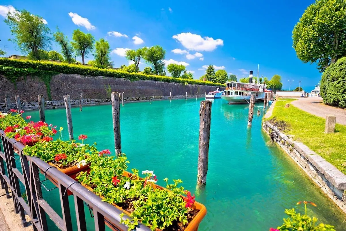 Apartment Downtown Peschiera, Easy Home With Wi-Fi And Parking Peschiera del Garda