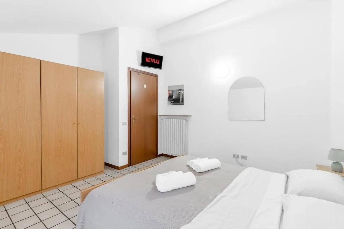 Downtown Peschiera, Easy Home With Wi-Fi And Parking Peschiera del Garda Italy