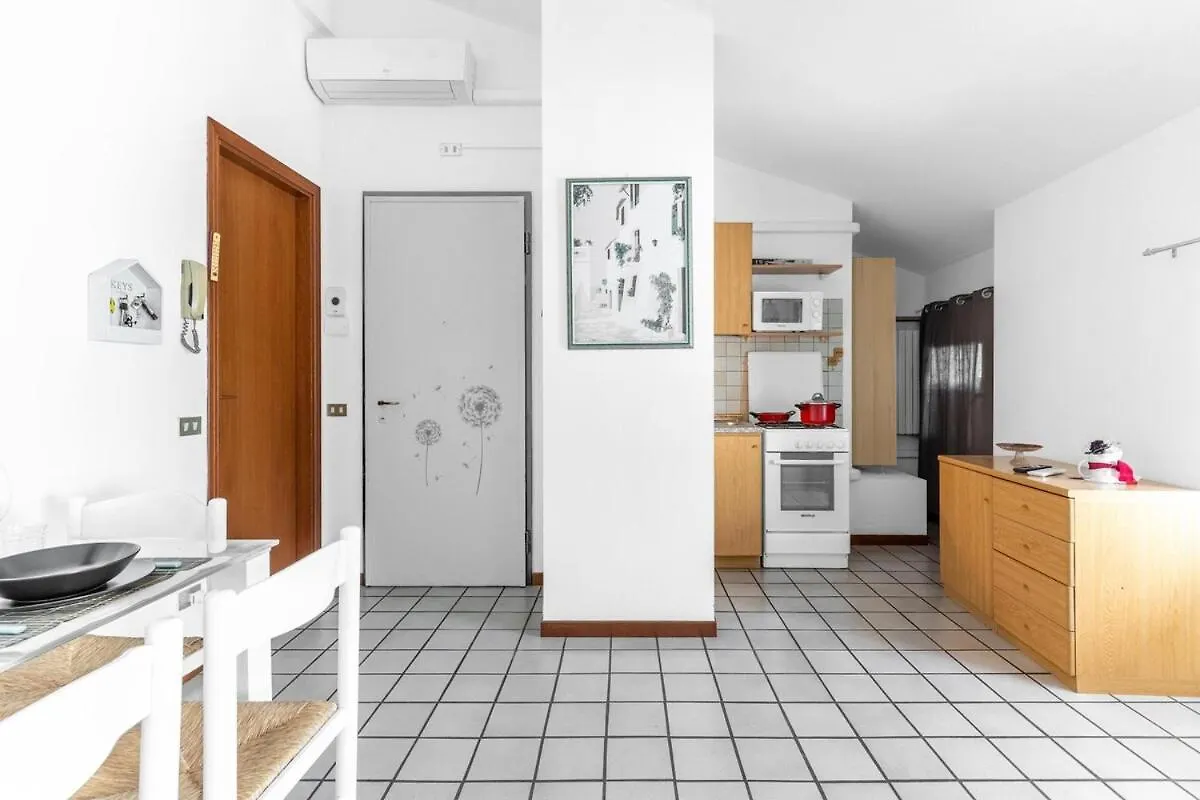 Downtown Peschiera, Easy Home With Wi-Fi And Parking Peschiera del Garda Apartment