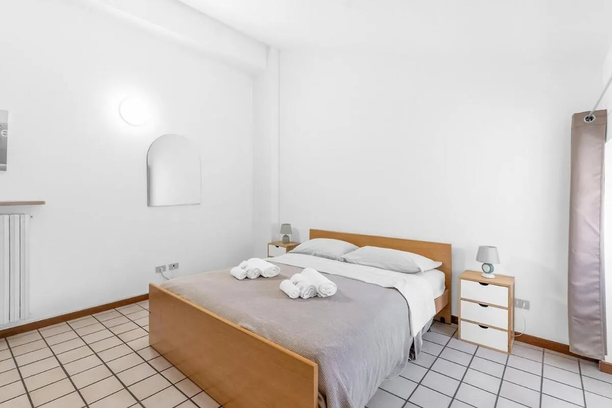Apartment Downtown Peschiera, Easy Home With Wi-Fi And Parking Peschiera del Garda