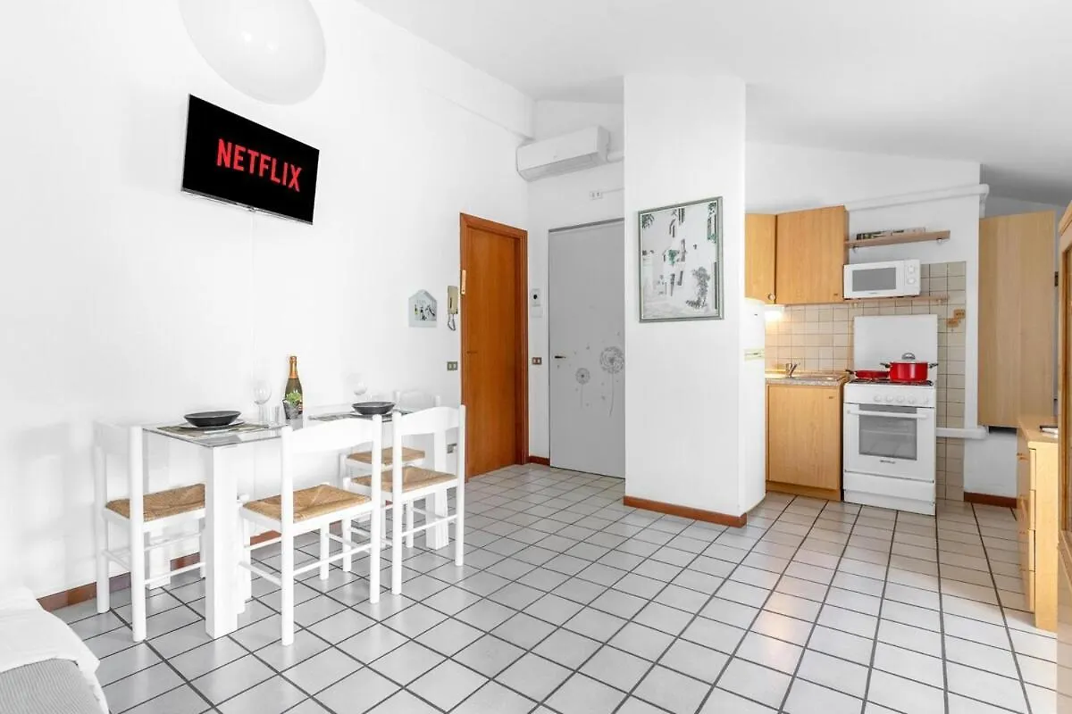 Downtown Peschiera, Easy Home With Wi-Fi And Parking Peschiera del Garda Apartment
