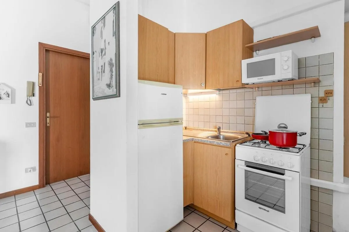 Apartment Downtown Peschiera, Easy Home With Wi-Fi And Parking Peschiera del Garda Italy