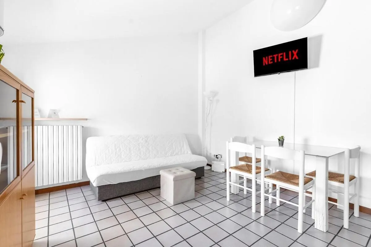 Downtown Peschiera, Easy Home With Wi-Fi And Parking Peschiera del Garda Apartment
