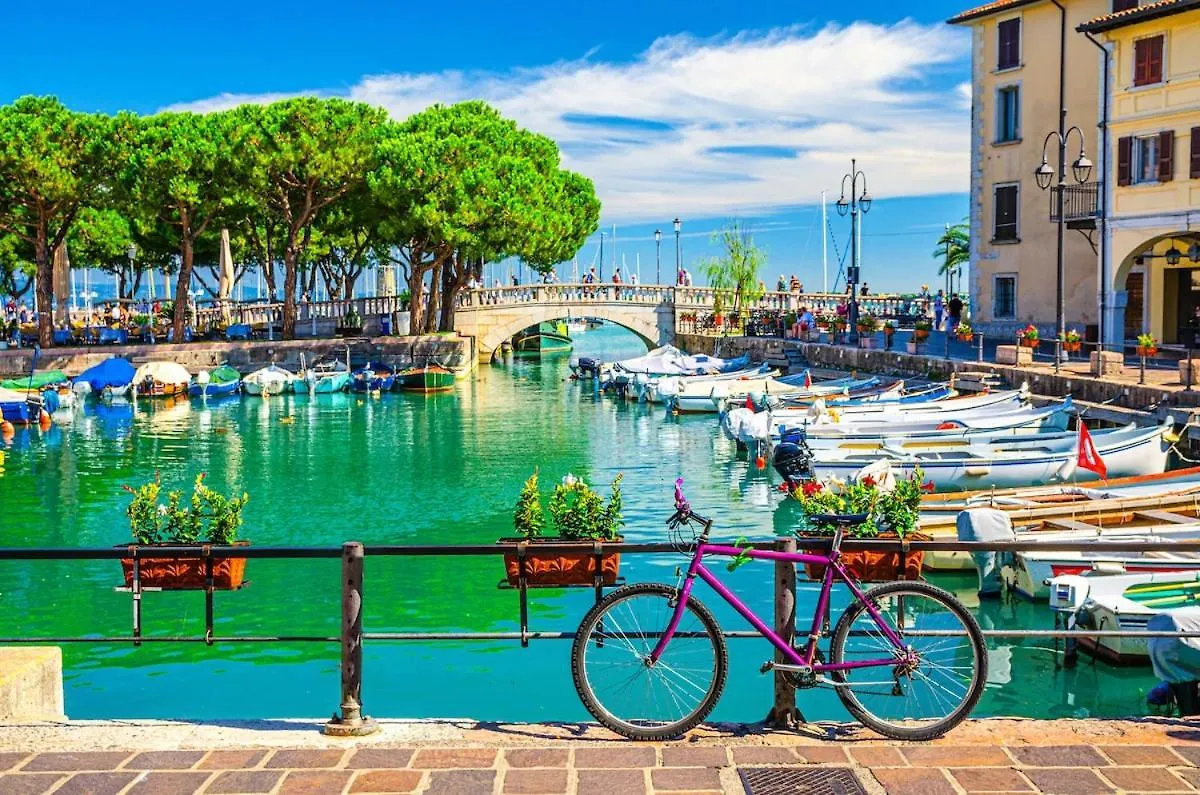 Downtown Peschiera, Easy Home With Wi-Fi And Parking Peschiera del Garda Apartment