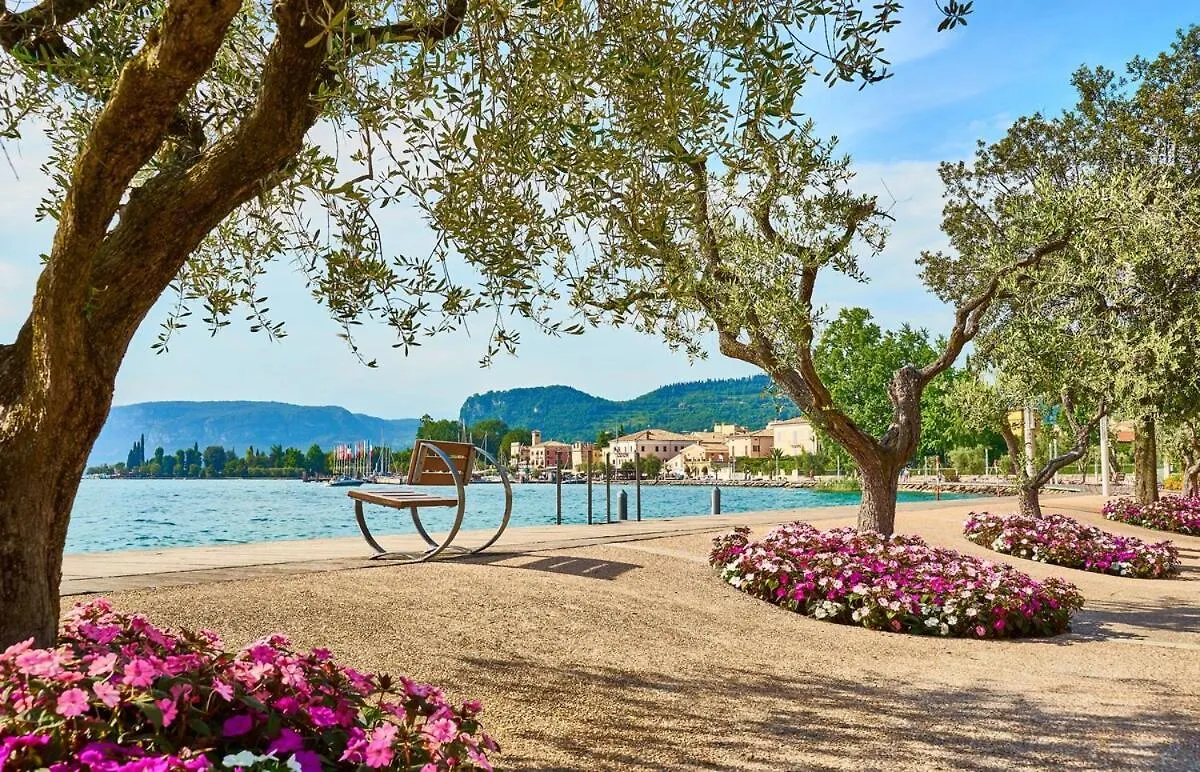 Apartment Downtown Peschiera, Easy Home With Wi-Fi And Parking Peschiera del Garda