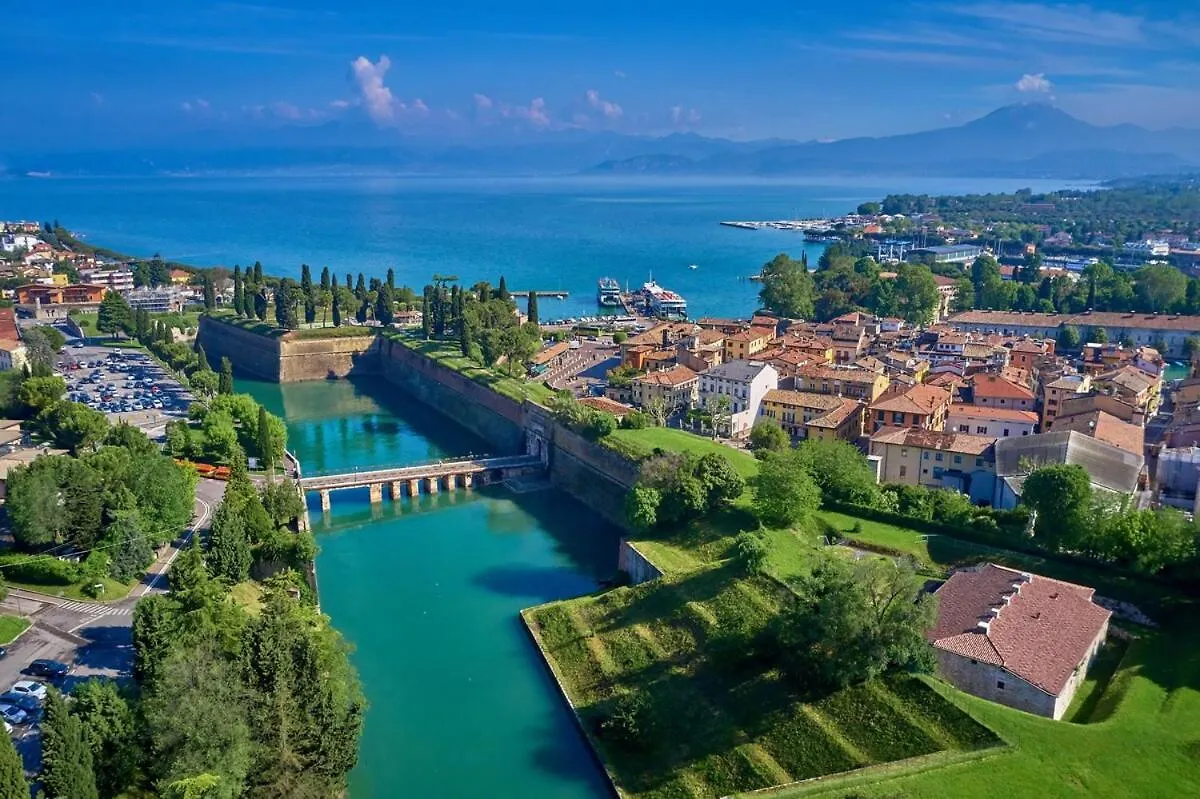 Downtown Peschiera, Easy Home With Wi-Fi And Parking Peschiera del Garda 0*,